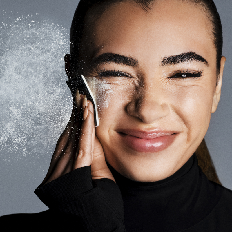 HD SKIN PERFECTING PRESSED POWDER PUFF - Soft makeup sponge